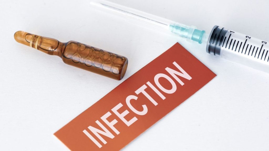 can a sinus infection cause pink eye​

