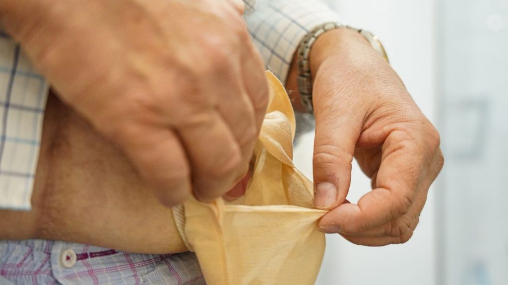 how to clean an ostomy bag​