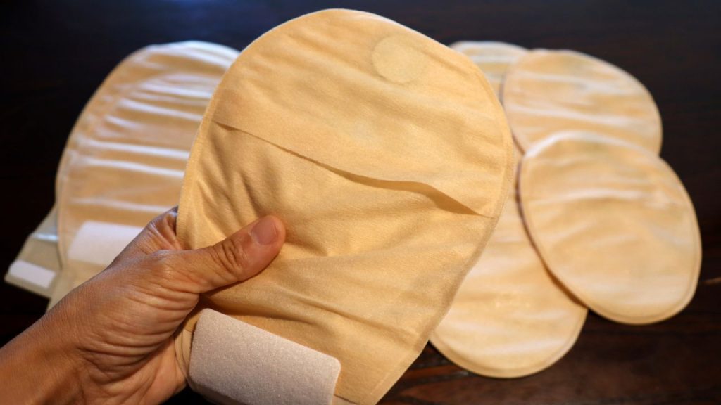how to clean an ostomy bag​